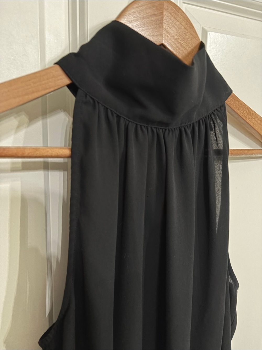 Beautiful J Crew Sleeveless Black Mock Neck Tie back Blouse size 6. Stunning - Picture 2 of 9